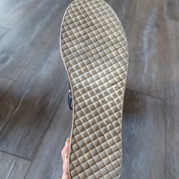 Steve Madden Black Zip Up Platform Sneakers Size 9
#N030 - Picture 3 of 6